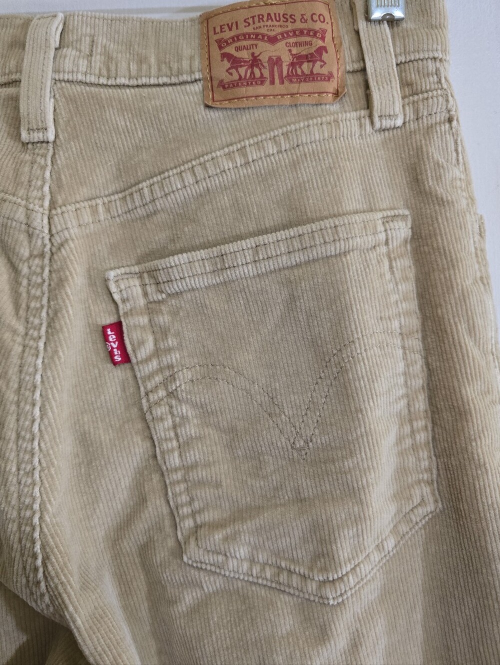 Levi's Ribcage Bell Corduroy Jeans 27x31 Tan Color Retro 70s Fit High Rise Soft - Picture 7 of 10